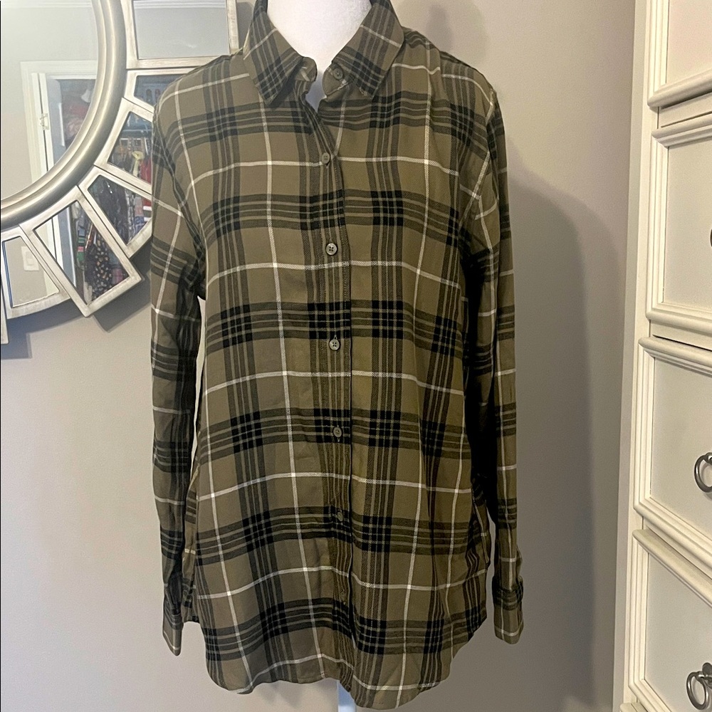Banana Republic Olive and Black Boyfriend Fit button-up Plaid Shirt